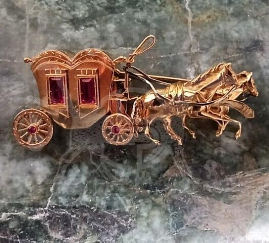 Spilla_gioiello_carrozza_cavalli_librirarieantichi